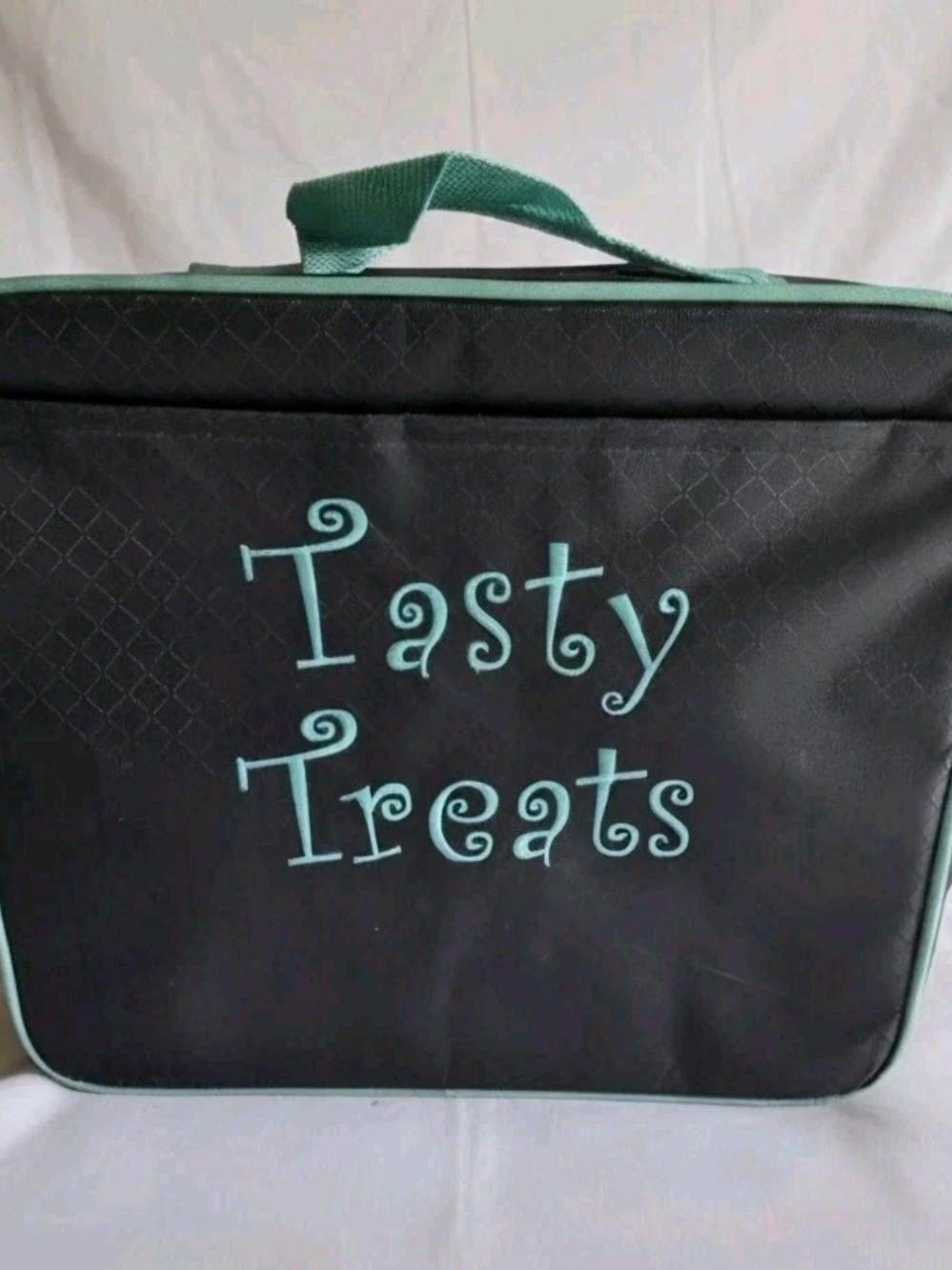 Thirty-One Tasty Treats Insulated Lunch Bag Navy with Green Trim NEW